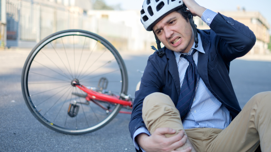 Att använda hjälp kan bidra till att en eventuell olycka på cykeln inte behöver leda till allvarliga skallskador. Foto: Shutterstock